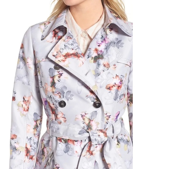 Guess Floral Printed Double Breasted Trench Coat In Size Large - NWT - Reemoly - Picture 3 of 3